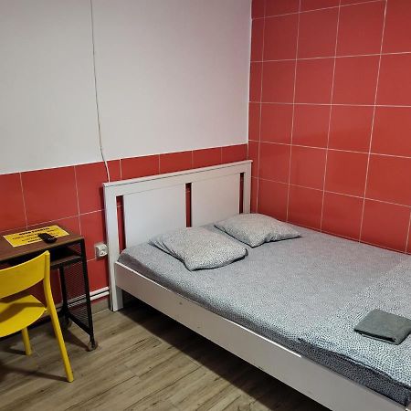 Banat 4 Hostel Бухарест Экстерьер фото