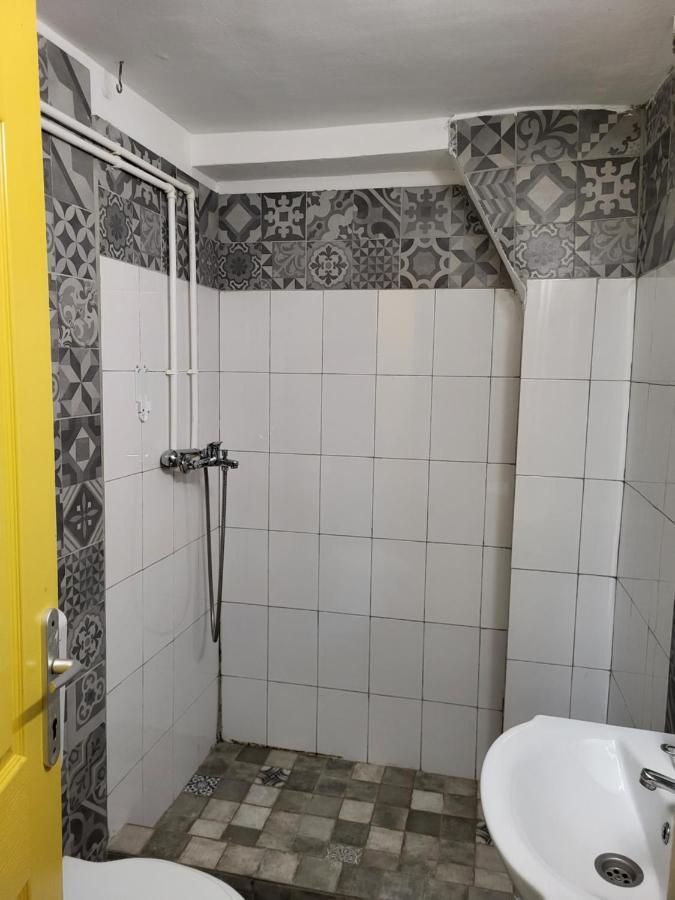 Banat 4 Hostel Бухарест Экстерьер фото