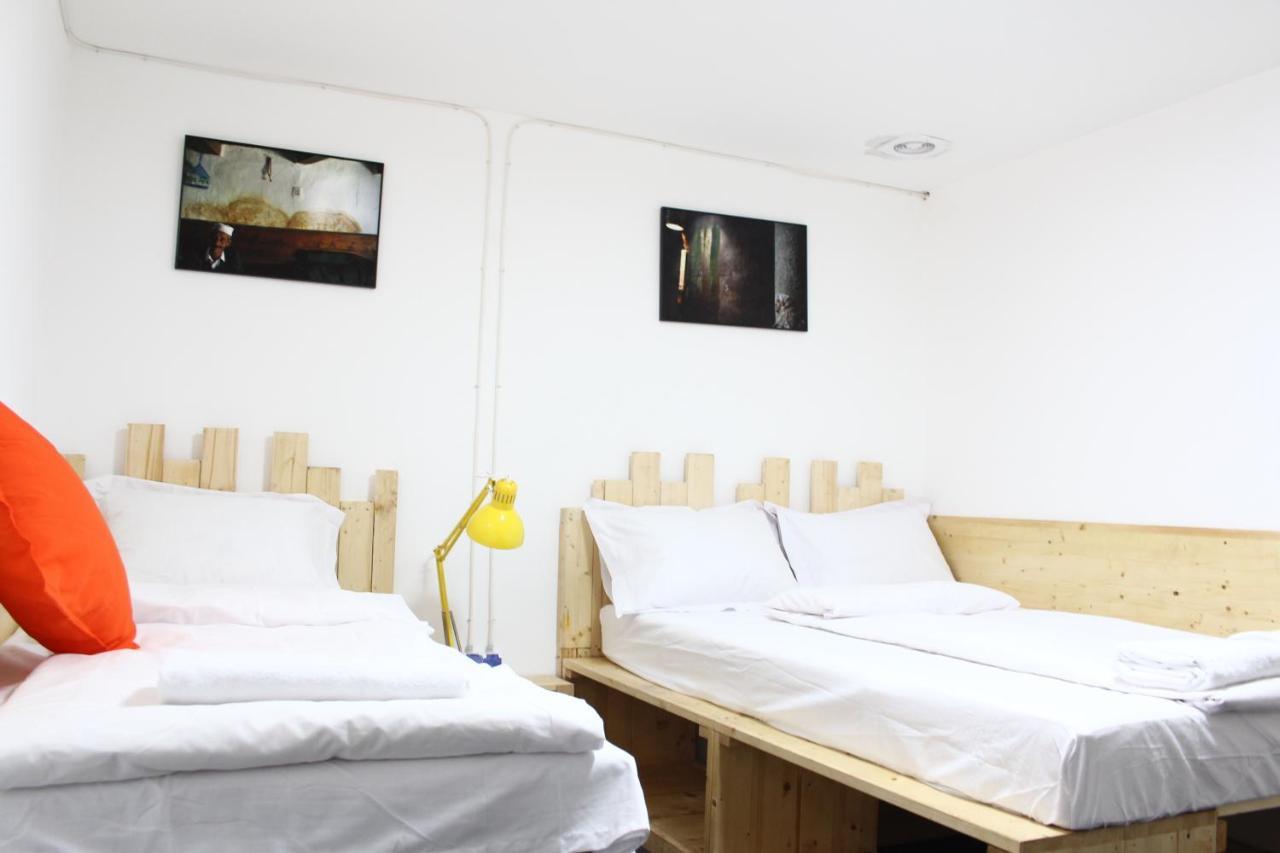 Banat 4 Hostel Бухарест Экстерьер фото