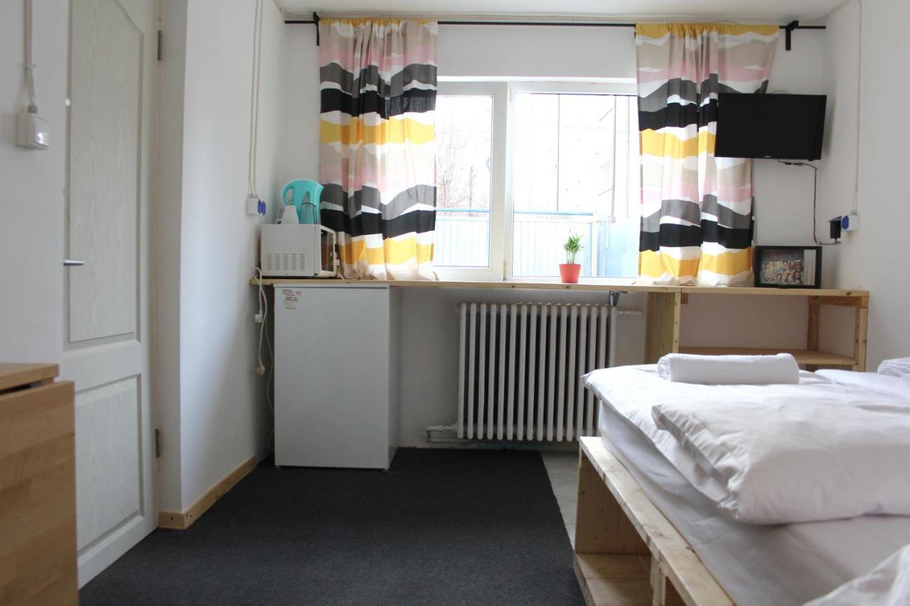 Banat 4 Hostel Бухарест Экстерьер фото